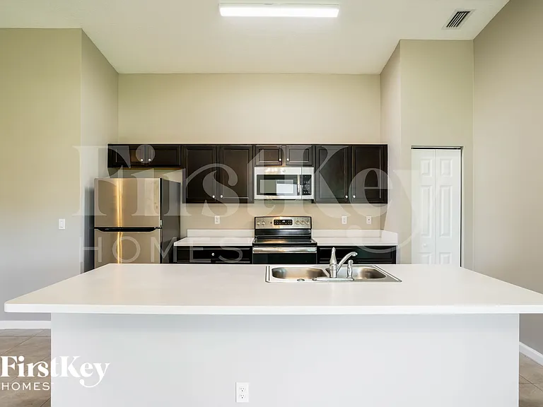 1082 SW Bianca Ave — Photo 7