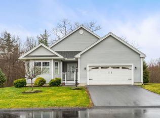 8 Strawberry Ln, Hooksett, NH 03106