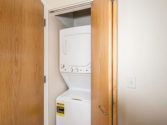 3rd image of 1528 S State St #8C
