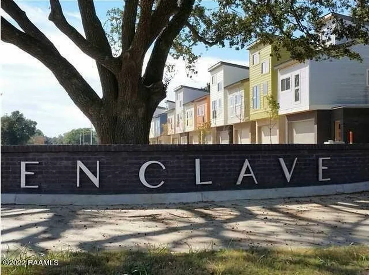 Building Photo - Highland Oaks Ln