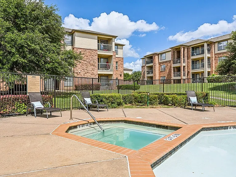 Timber Oaks Apartments — Photo 17
