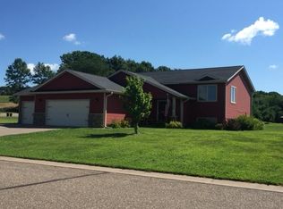 1816 Ridgewood Cir, Menomonie, WI 54751
