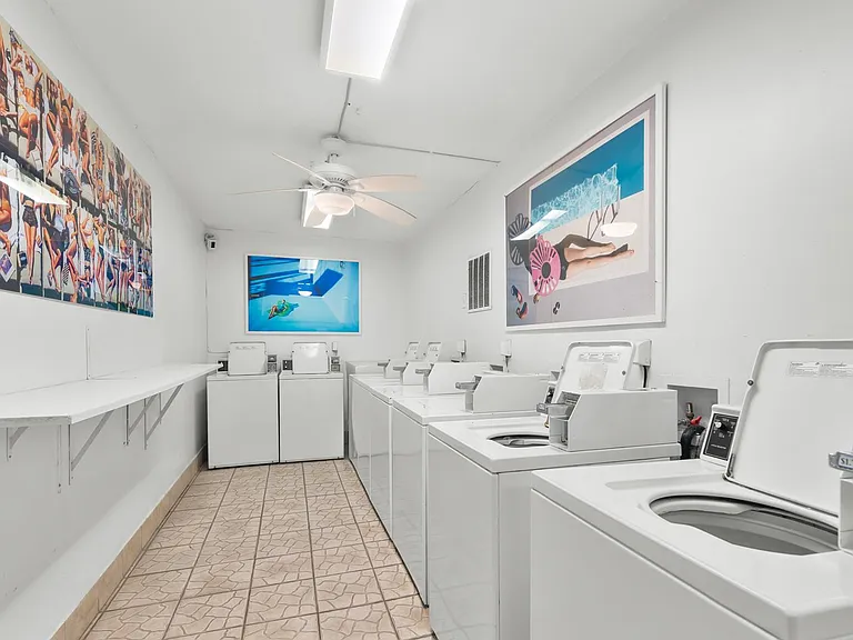 1140 NE 9th Ave #18 — Photo 46