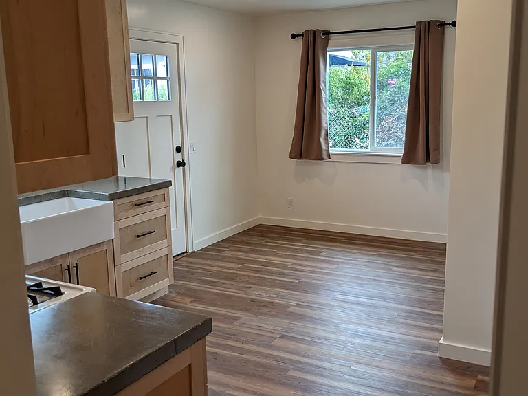 822 1/2 W Islay St — Photo 12