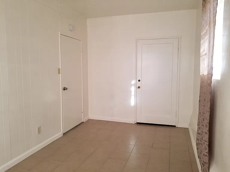 707 W Newgrove St — Photo 8