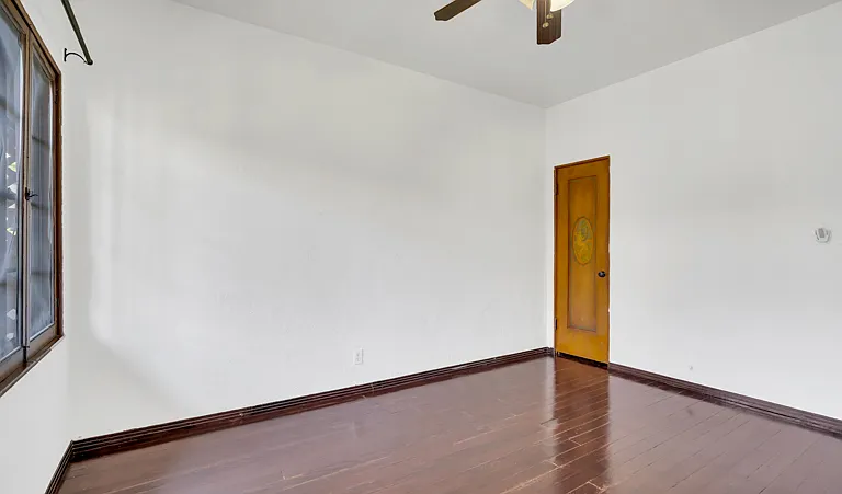 2270 N Beachwood Dr #21 — Photo 10
