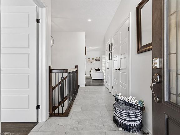 3rd image of 35 Lock St