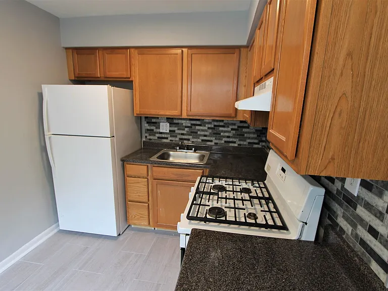 West Walnut Lane Apartments — Photo 12