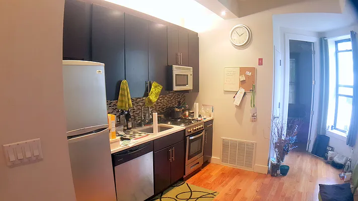 Rented by Uptown Flats LLC | media 9