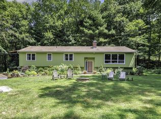 9 Meadowcrest Cir, Woodbridge, CT 06525