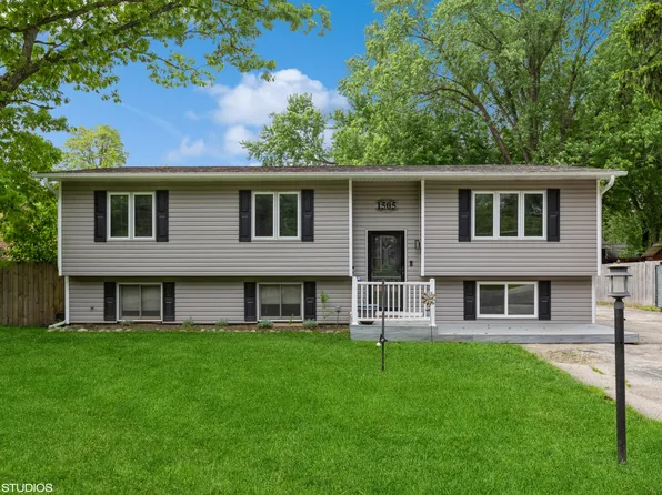 1505 W Elm St, Holiday Hills, IL 60051