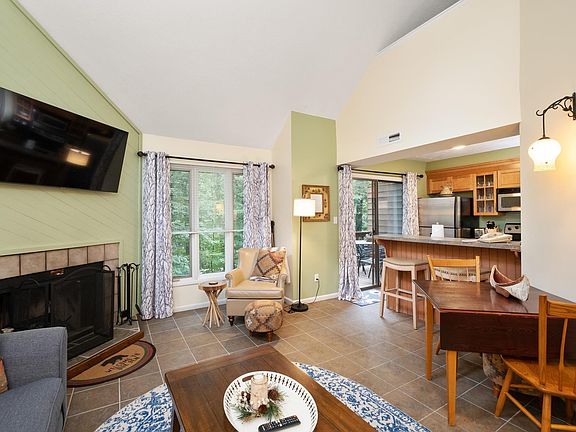 5th image of 755 Laurelwood