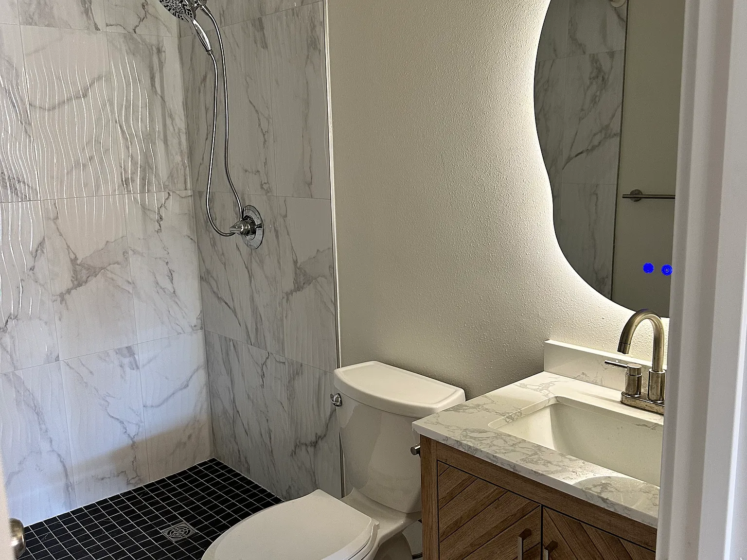 1 bed, 870 sqft, $2,050 — Photo 3