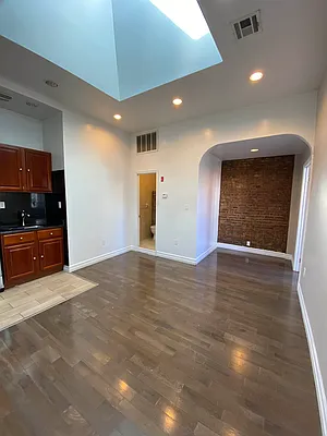 Rented by Hagstrom Management Inc | media 7