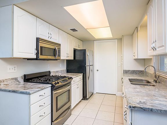 5th image of 3900 Valley Ln