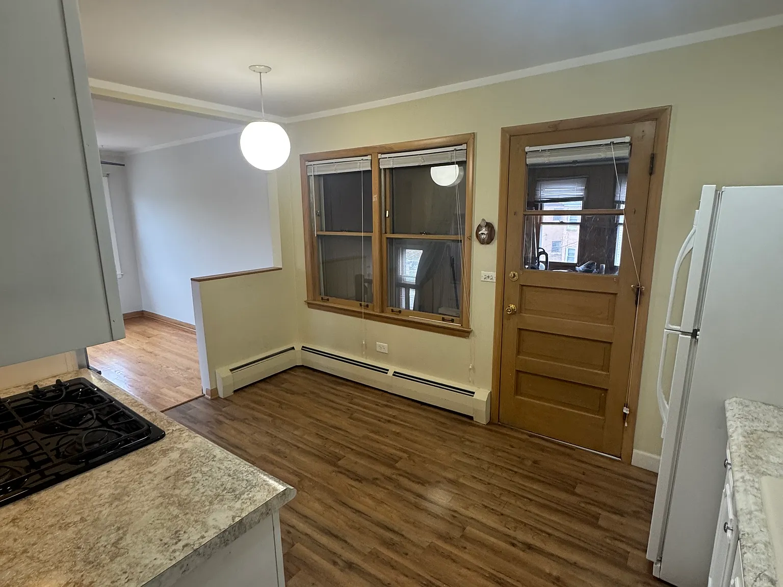 2 bed, 1000 sqft, $1,400 — Photo 3