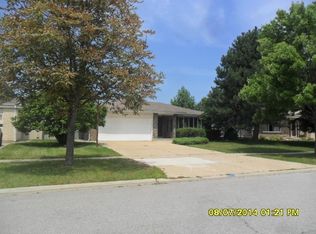 1740 W Goldengate Dr, Addison, IL 60101