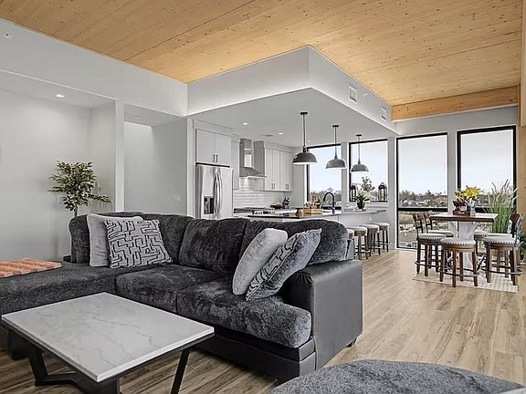 2nd image of 901 Adelaide Cir #601