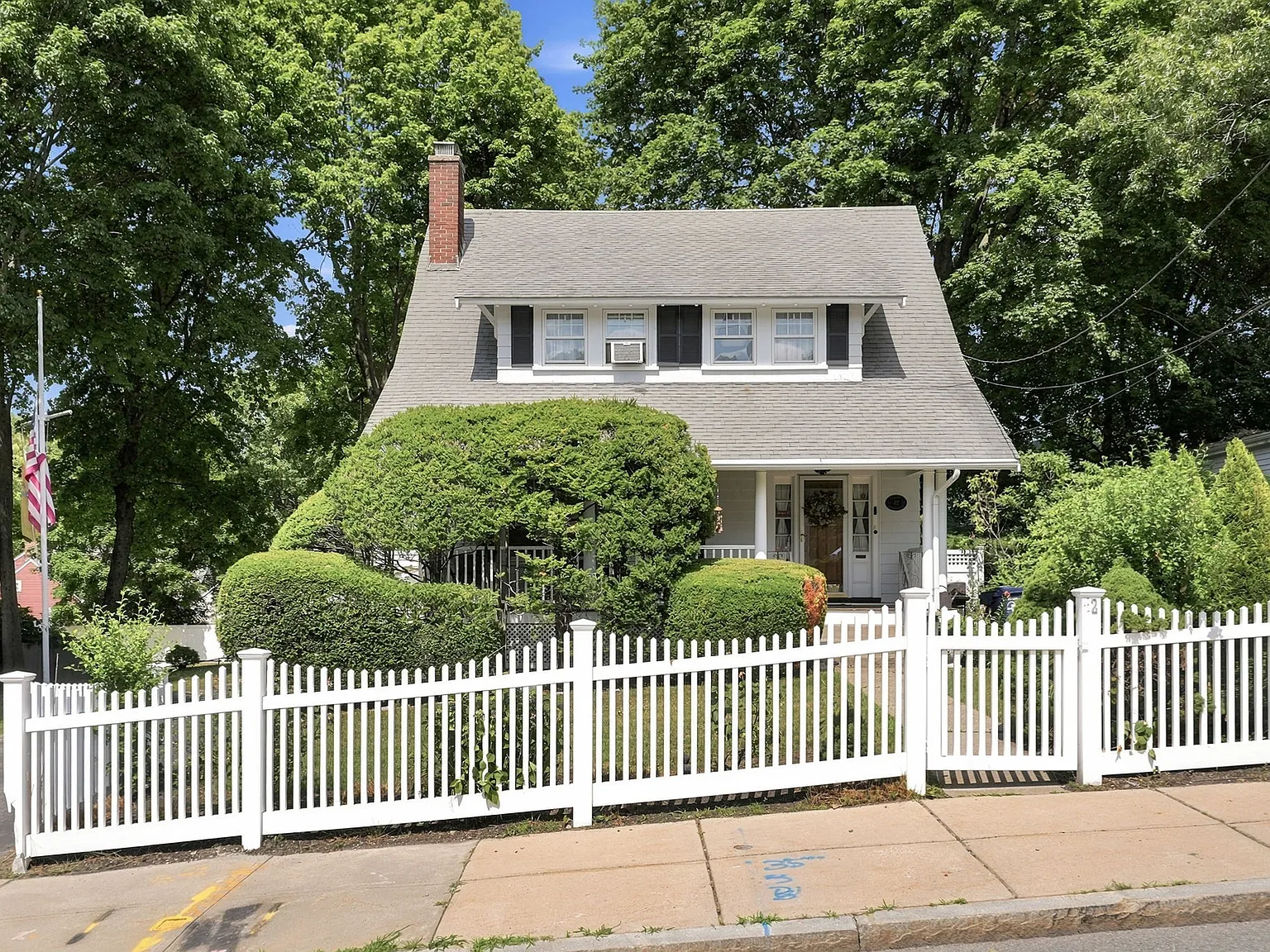 3 bed, 1.5 bath, 1192 sqft, $4,000 — Photo 3