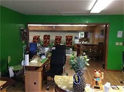 Lobby/Reception. Nail Station