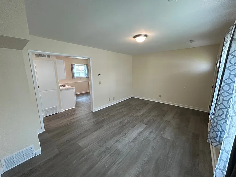1103 Sylvan St #1 — Photo 5
