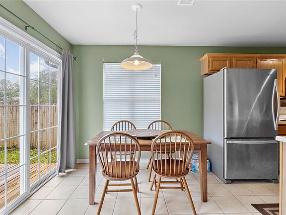 5th image of 406 Glenwood Pl