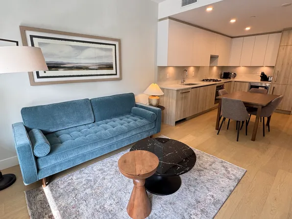 423 6th St, West Vancouver, BC