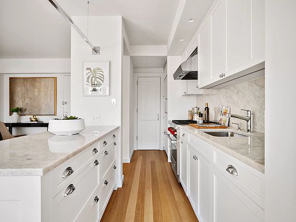 3rd image of 45 W 10th St APT 7E