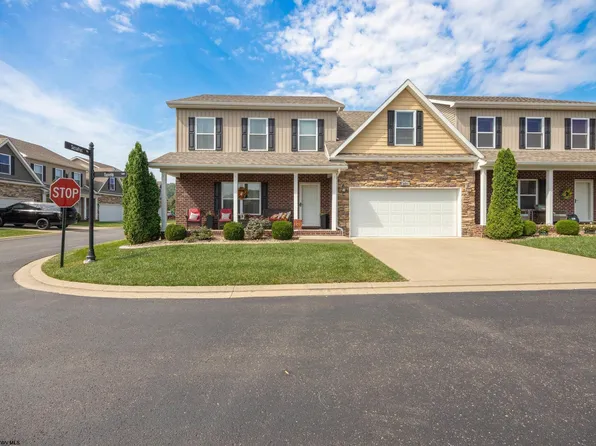 401 Tupelo Ln, Bridgeport, WV 26330