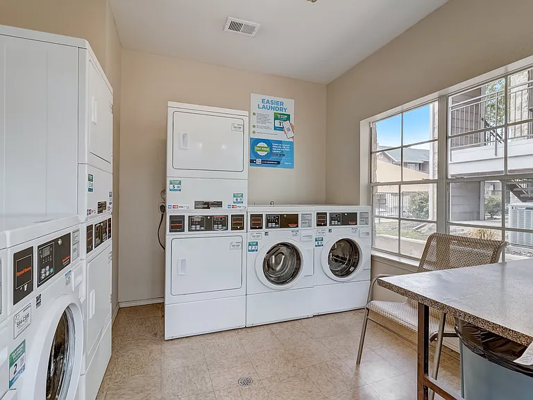 Riverbend Apartments — Photo 28