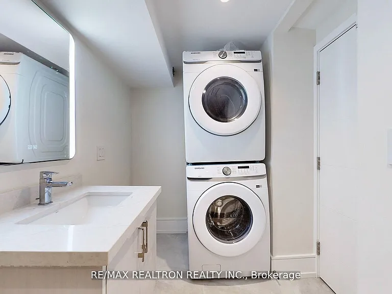 84 Murray Dr — Photo 35