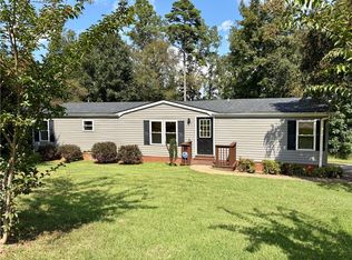 101 Meadowood Dr, Seneca, SC 29678