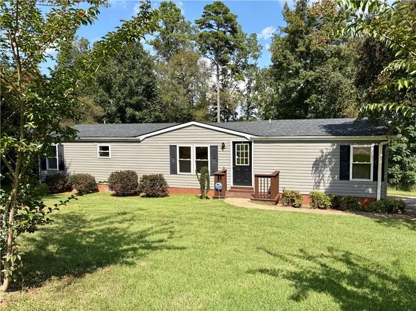 101 Meadowood Dr, Seneca, SC 29678