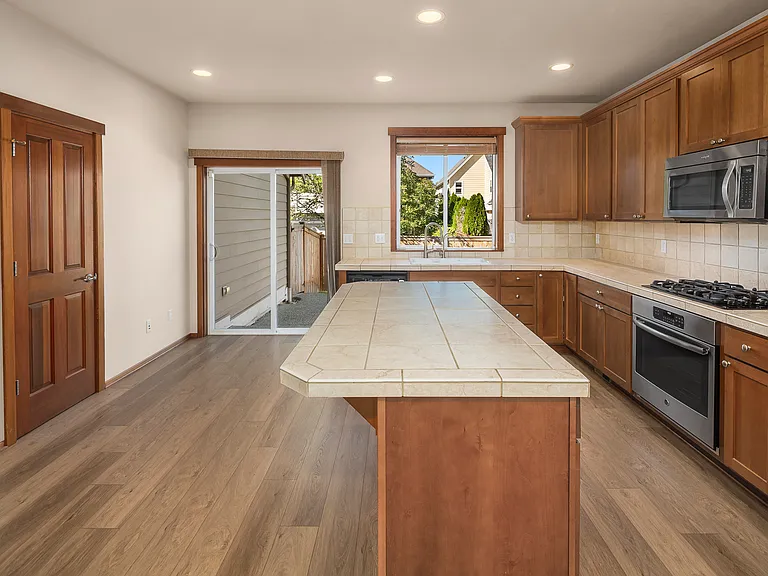 3450 NE Madison Way — Photo 8