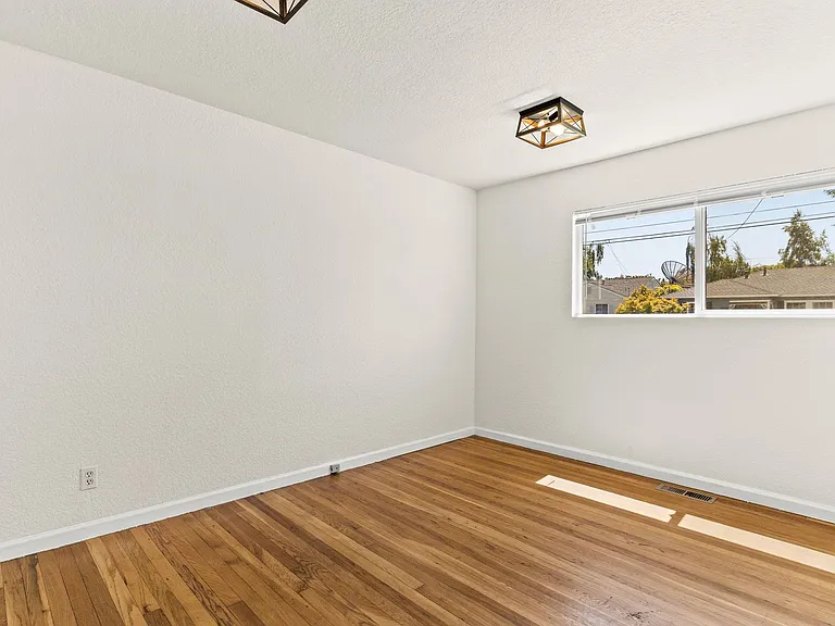 867 Via Mariposa — Photo 18