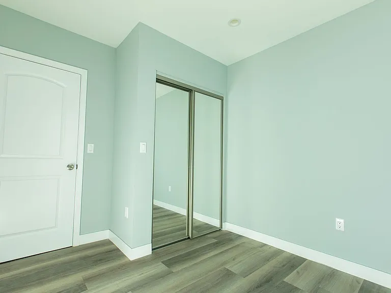 6433 S Victoria Ave — Photo 12