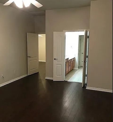 MASTER/PRIMARY BEDROOM WITH ON SUITE BATH