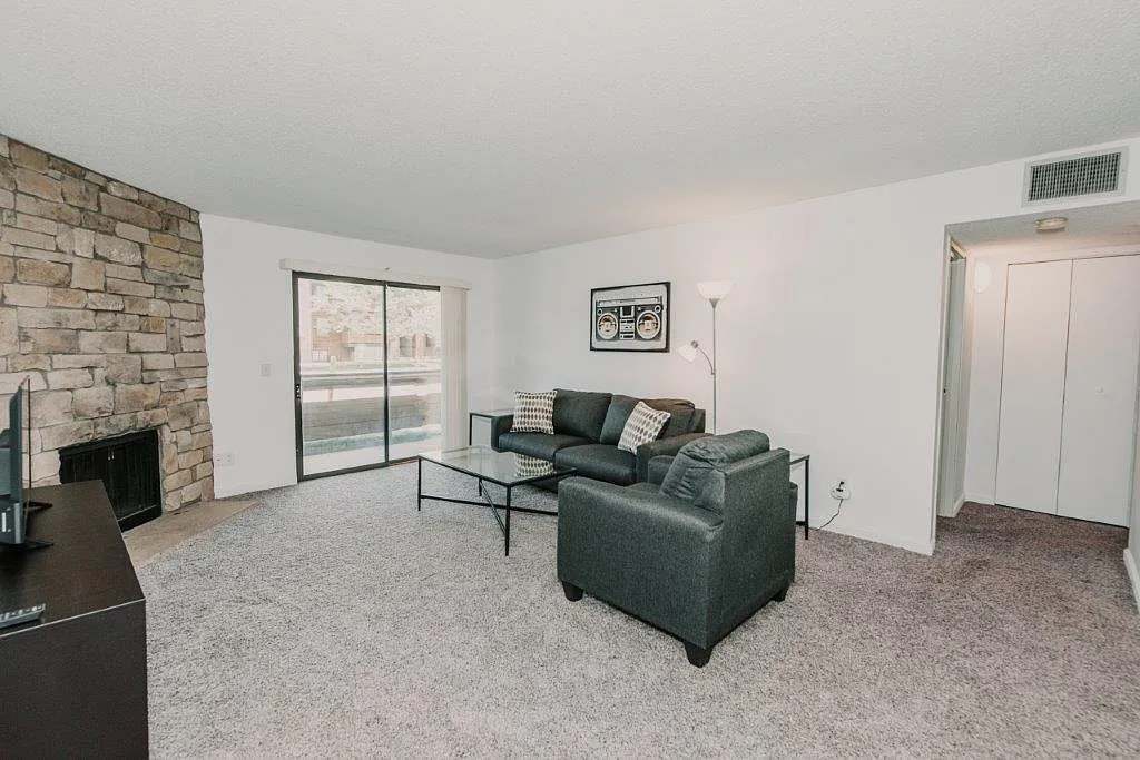 1 bed, 812 sqft, $1,450 — Photo 1