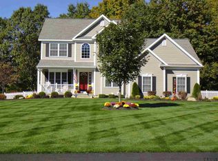 16 Knottingley Pl, Ballston Lake, NY 12019
