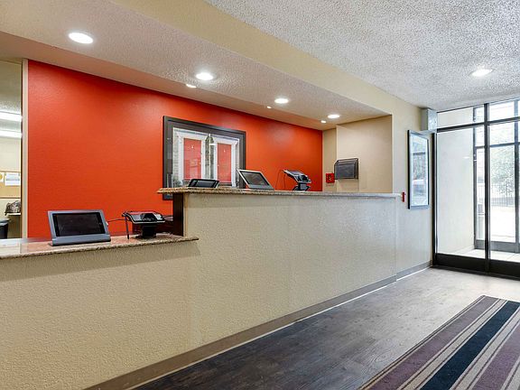 Lobby and Guest Check-in