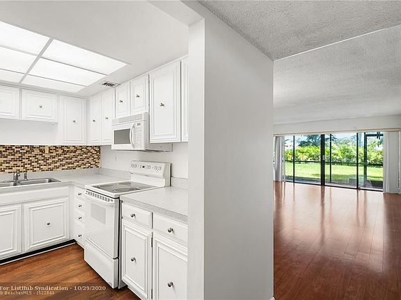5th image of 2550 Presidential Way APT 102