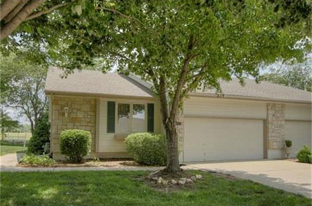 1st image of 623 NW Timberbrooke Dr