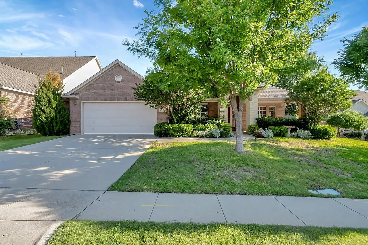 4 bed, 2716 sqft, $2,800 — Photo 1