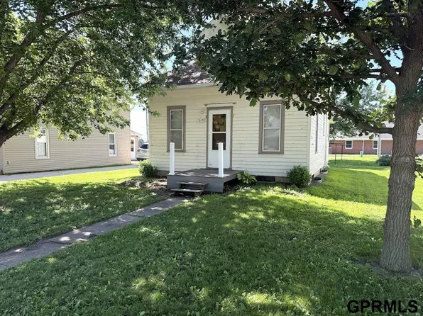 515 5th St, Milford, NE 68405