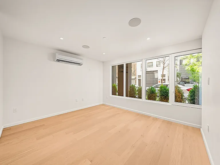 41-15 24th St #Townhouse 4 — Photo 6