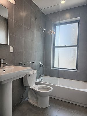 4th image of 556 W 126th St #35