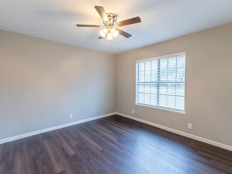 328 Lake View Dr — Photo 17