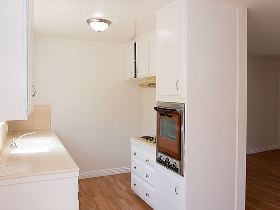 4th image of 528 Cedar Ave Unit 2H