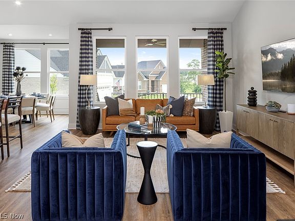 5th image of 791 Colesbourne Cir