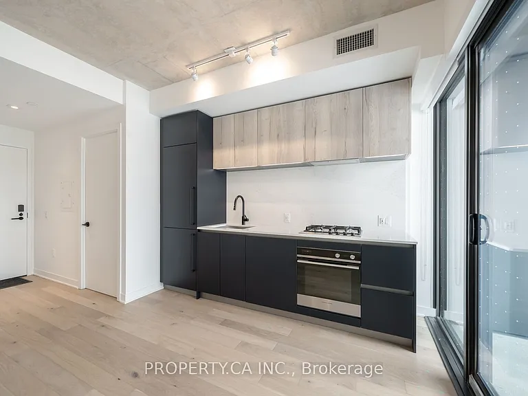 2625 Dundas St W #407 — Photo 11